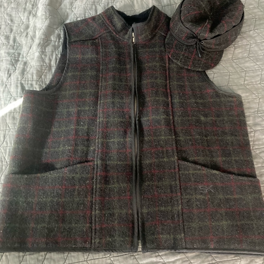 Men's Quilted Wool-Blend Zip Vest in Charcoal with Burgundy Plaid
